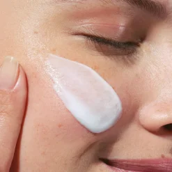 Clarins Visage^Lait Velours Démaquillant Aux Extraits de Gentiane Jaune & de Mélisse des Alpes